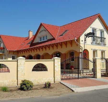 Harmonia Panzio Hotel Sarospatak Ngoại thất bức ảnh