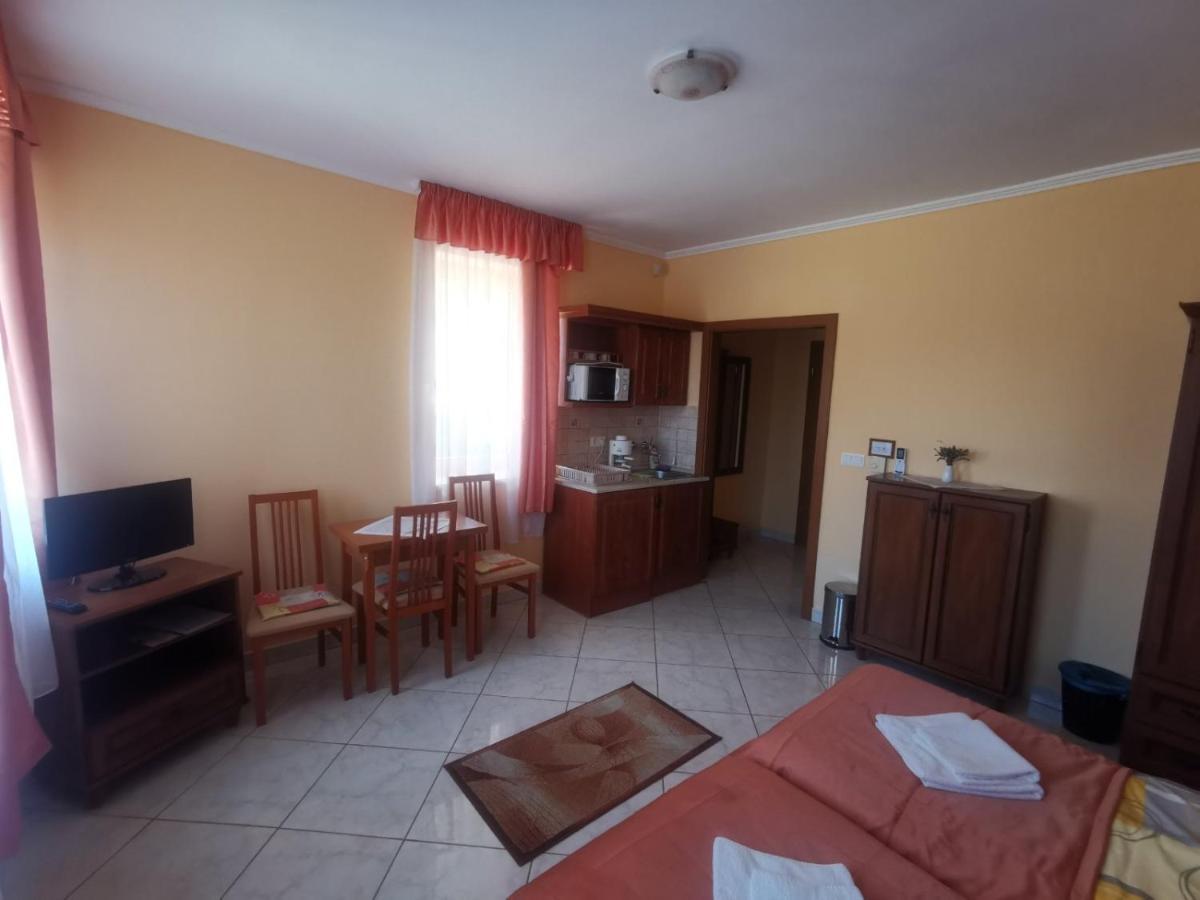 Harmonia Panzio Hotel Sarospatak Ngoại thất bức ảnh