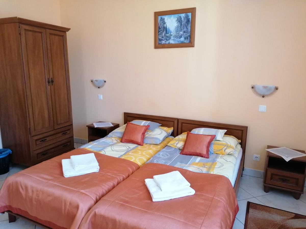 Harmonia Panzio Hotel Sarospatak Ngoại thất bức ảnh
