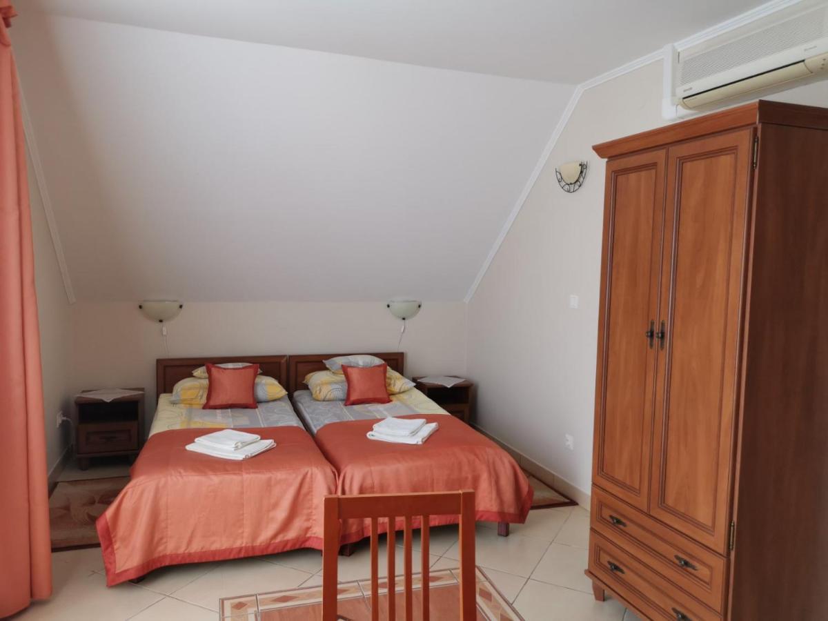 Harmonia Panzio Hotel Sarospatak Ngoại thất bức ảnh